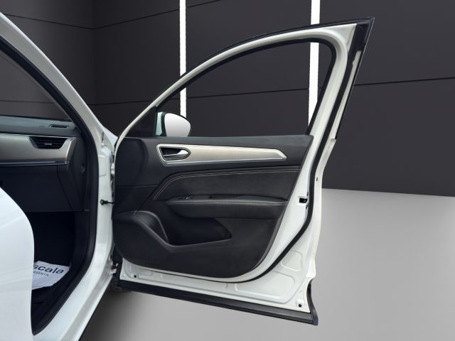 Renault Arkana Arkana Hybrid E-Tech 145 CV Intens, del 2022, 70.702 km, in vendita a Napoli (NA)