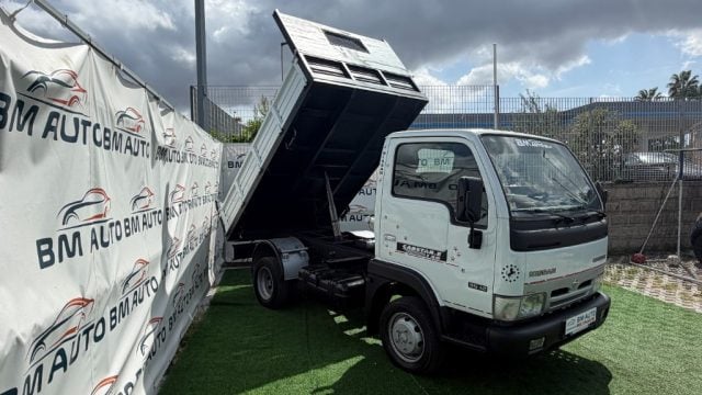 Nissan Cabstar 120.35 3.0 RIBALTABILE TRILATERALE - foto 2 di 4