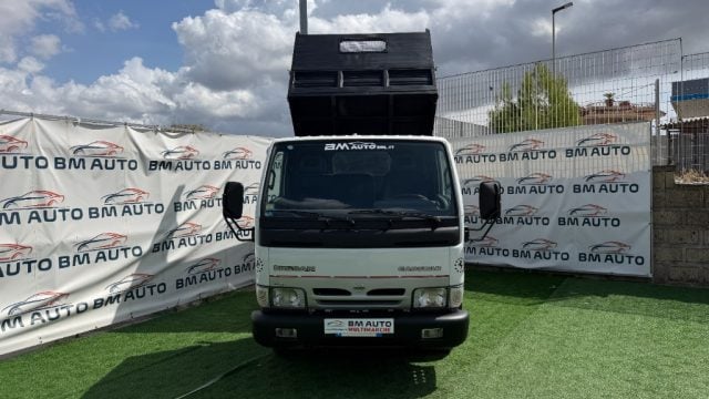 Nissan Cabstar 120.35 3.0 RIBALTABILE TRILATERALE, del 2002, 253.314 km, in vendita a Napoli (NA)