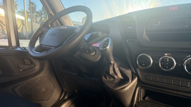 Iveco Daily CAMBIO AUTOMATICO 35S14 2.3 HPT PLM Cabinato, del 2018, 221.434 km, in vendita a Napoli (NA)
