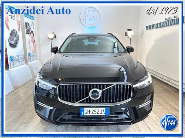 Volvo XC60 B4 (d) AWD Geartronic Momentum Pro - foto 2 di 4