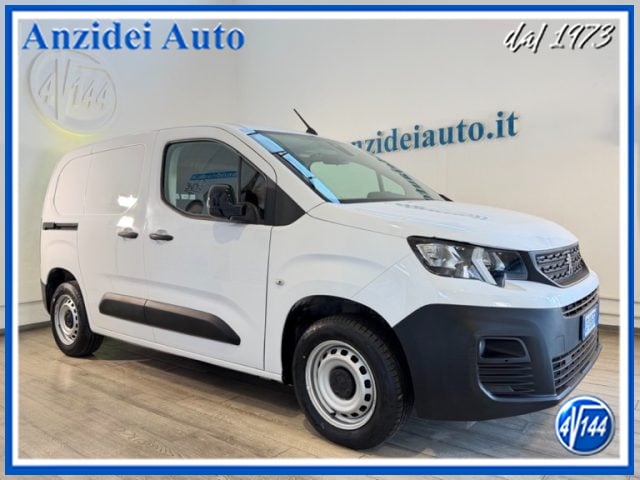 Peugeot Partner 1.5 BlueHDi 100 Cv 3 posti Premium, del 2023, 18.000 km, in vendita a Roma (RM)