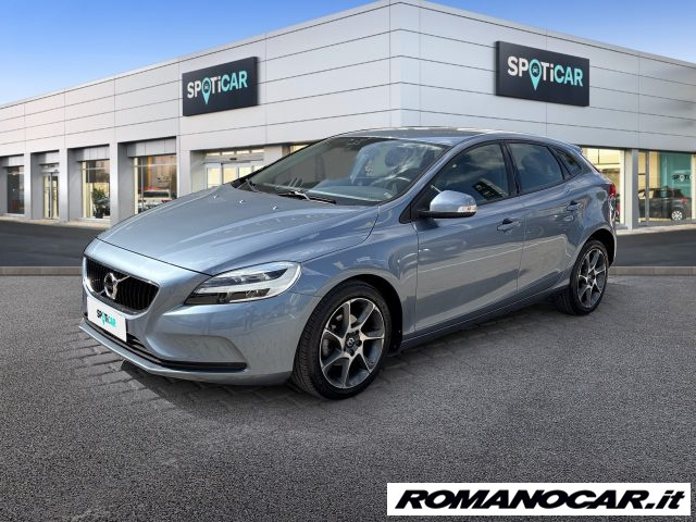 Volvo V40 D2 Kinetic, del 2017, 138.087 km, in vendita a Foggia (CB)
