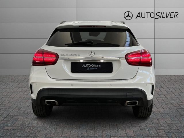 Mercedes-Benz GLA 200 d Automatic Night Edition - foto 4 di 4
