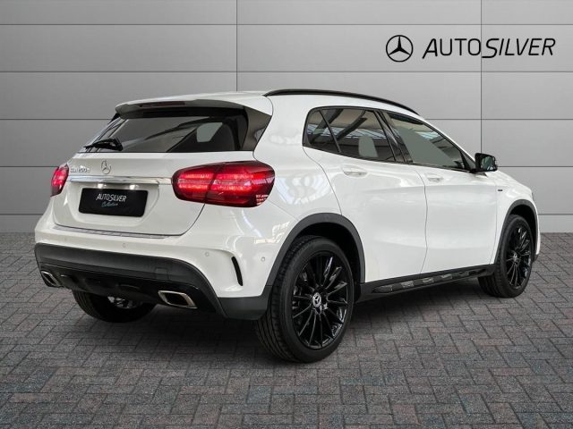 Mercedes-Benz GLA 200 d Automatic Night Edition - foto 2 di 4