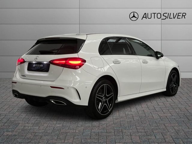 Mercedes-Benz A 250 e hybrid EQ AMG Line Premium - foto 2 di 17
