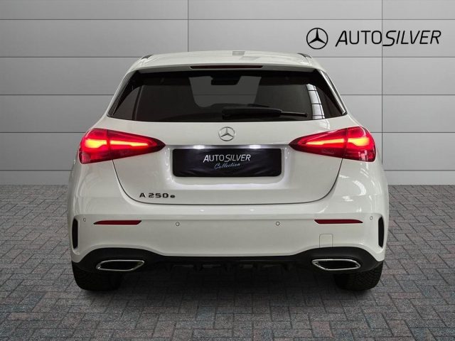 Mercedes-Benz A 250 e hybrid EQ AMG Line Premium - foto 4 di 17