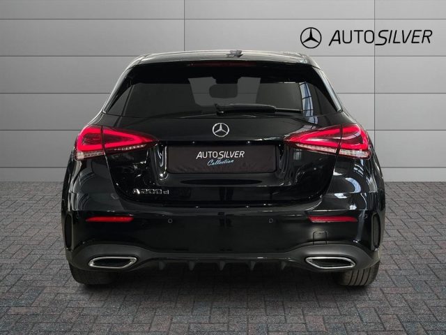 Mercedes-Benz A 200 d Automatic Premium Night Edition - foto 4 di 17