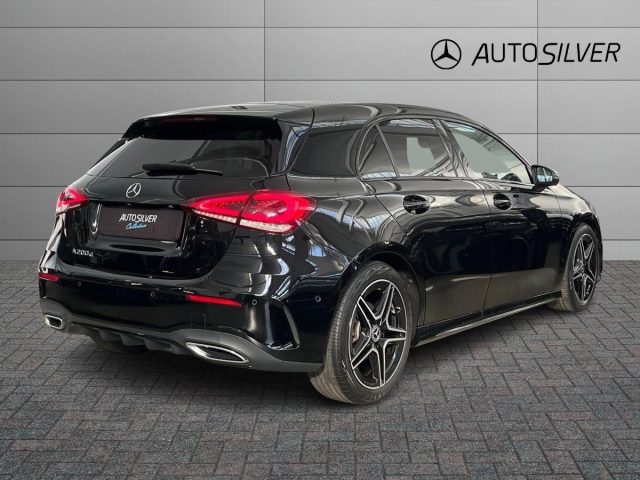 Mercedes-Benz A 200 d Automatic Premium Night Edition - foto 2 di 17