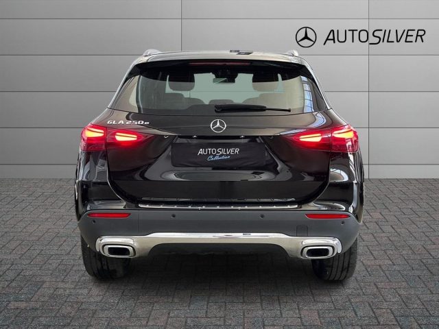 Mercedes-Benz GLA 250 e EQ Advanced Plus auto - foto 4 di 17