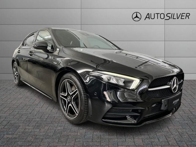 Mercedes-Benz A 180 d Automatic Premium Night Edition, del 2022, 116.308 km, in vendita a Verona (VR)