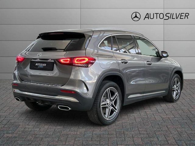 Mercedes-Benz GLA 250 e EQ Premium - foto 2 di 4