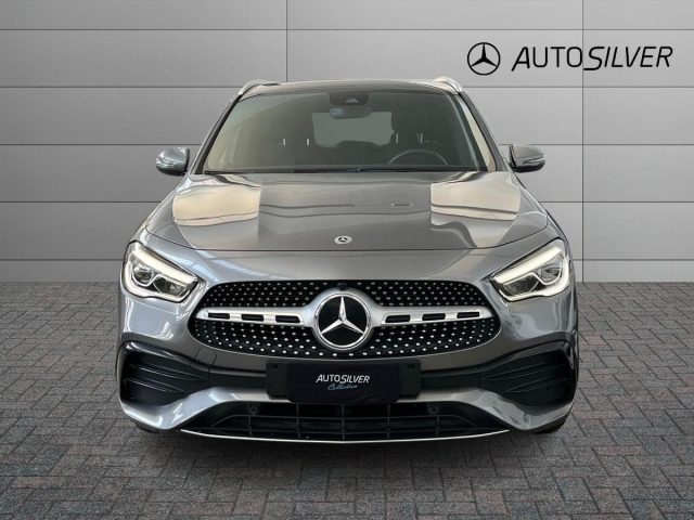 Mercedes-Benz GLA 250 e EQ Premium - foto 3 di 4