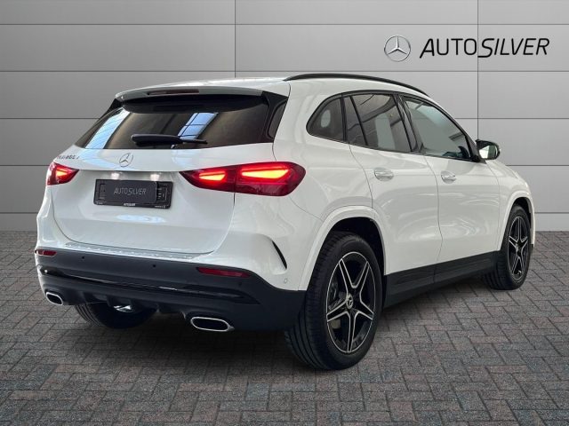 Mercedes-Benz GLA 250 e Plug-in hybrid - foto 3 di 45
