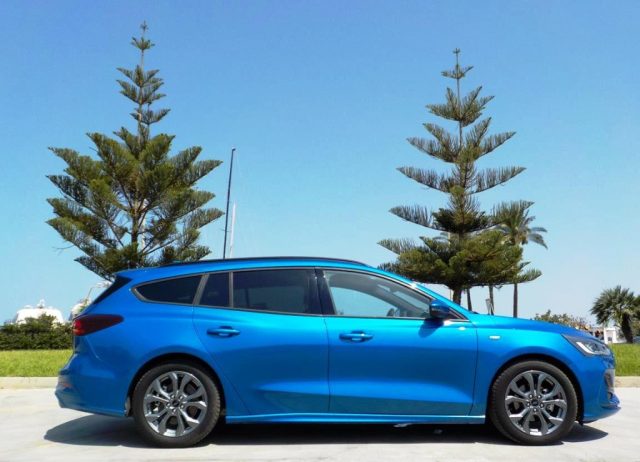 Ford Focus 1.0 EcoBoost Hybrid 155 CV Powershift SW ST-line - foto 4 di 4
