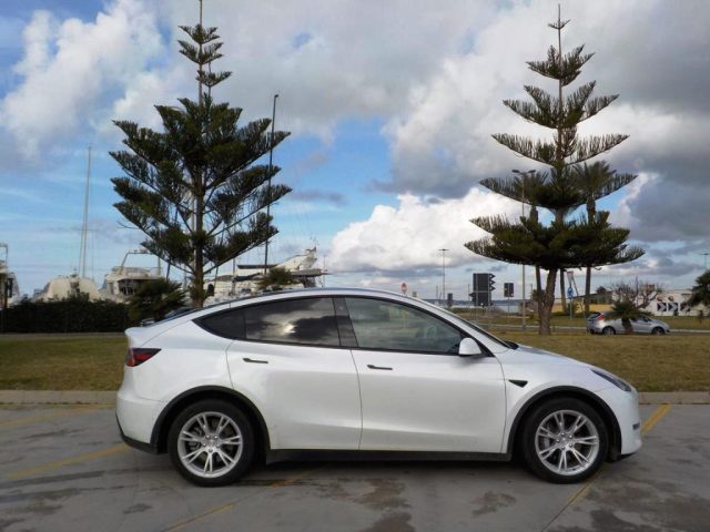 Tesla Model Y Long Range AWD - foto 4 di 4