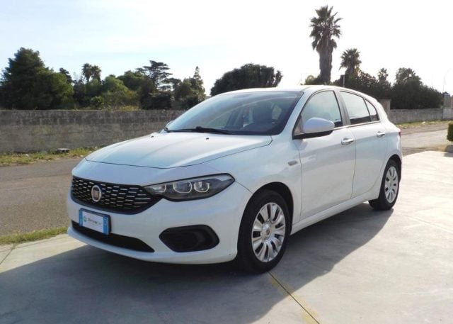 Fiat Tipo 1.3 Mjt S&S 5 porte Easy, del 2019, 88.000 km, in vendita a Gallipoli (LE)