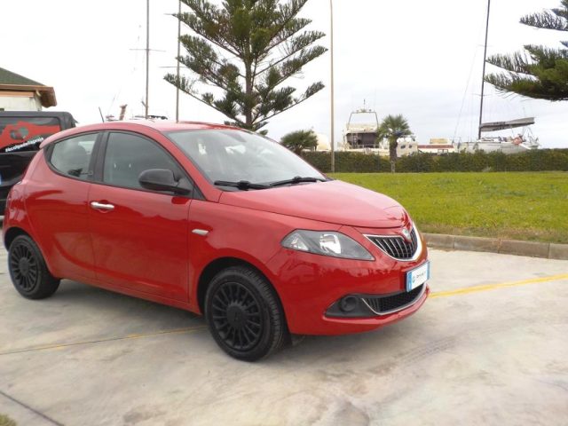Lancia Ypsilon 1.0 FireFly 5 porte S&S Hybrid Ecochic Silver - foto 3 di 4