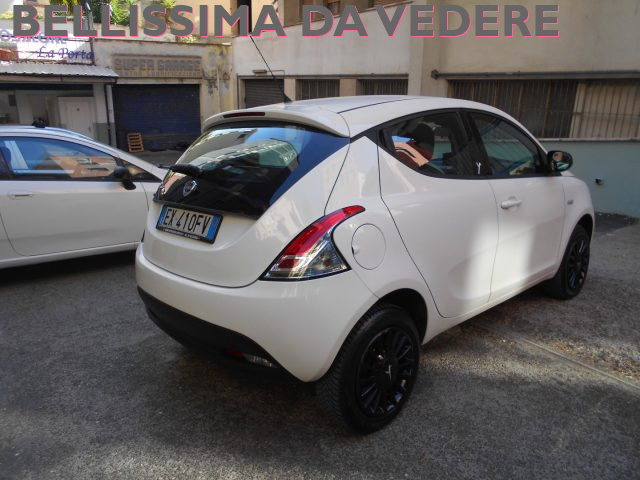 Lancia Ypsilon 0.9 TwinAir 85 CV 5 porte Metano Ecochic Gold - foto 4 di 4