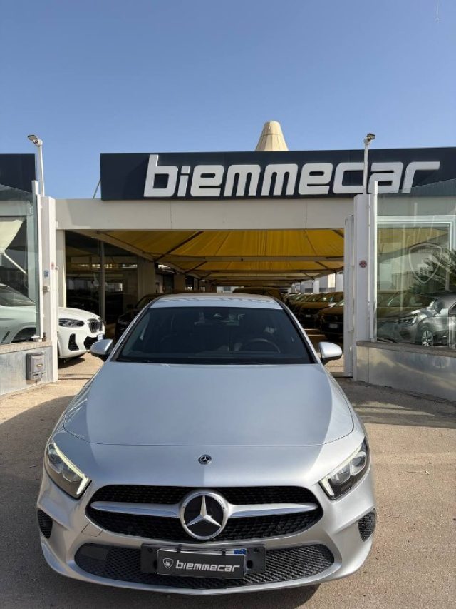 Mercedes-Benz A 180 d Automatic Sport - foto 2 di 4