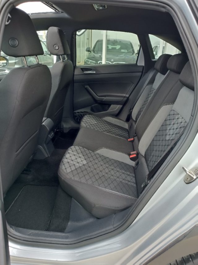 Volkswagen Taigo 1.0 TSI 110 CV R-Line i.m usato a AUGUSTA