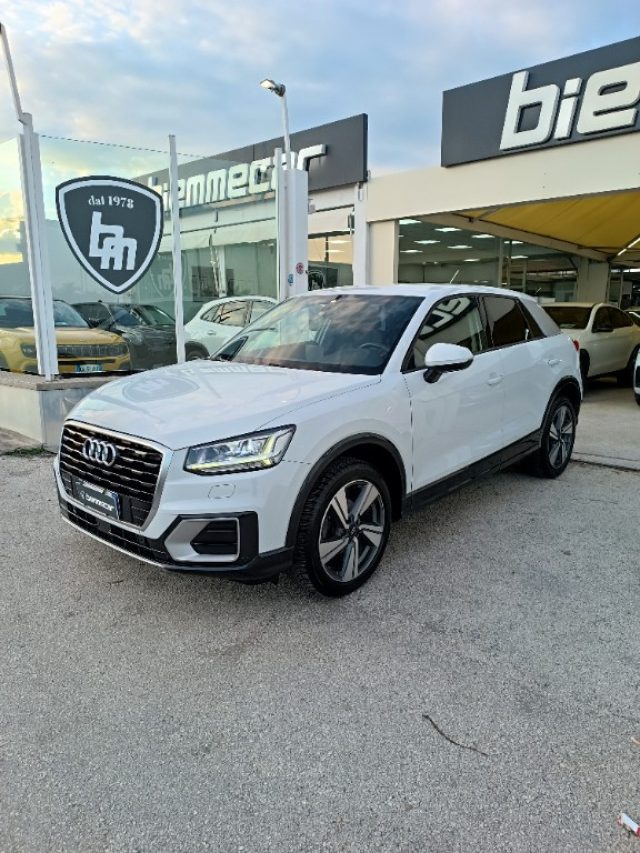 Audi Q2 30 TDI Identity Black dsg - foto 2 di 38