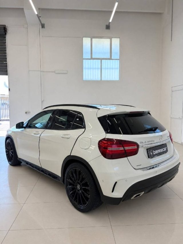 Mercedes-Benz GLA 200 d Automatic 4Matic Premium - foto 4 di 4