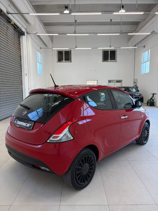 Lancia Ypsilon 1.0 FireFly 5 porte S&S Hybrid Ecochic Gold i,m - foto 3 di 4