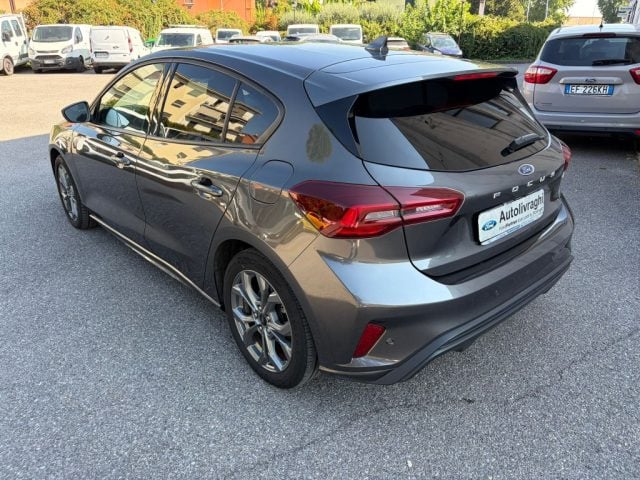 Ford Focus 1.0 EcoBoost Hybrid 125 CV 5p. ST-Line Style, del 2023, 49.657 km, in vendita a Lodi (LO)