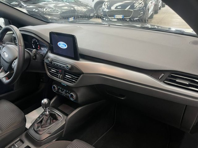 Ford Focus 1.0 EcoBoost Hybrid 125 CV 5p. ST-Line Style - foto 4 di 13