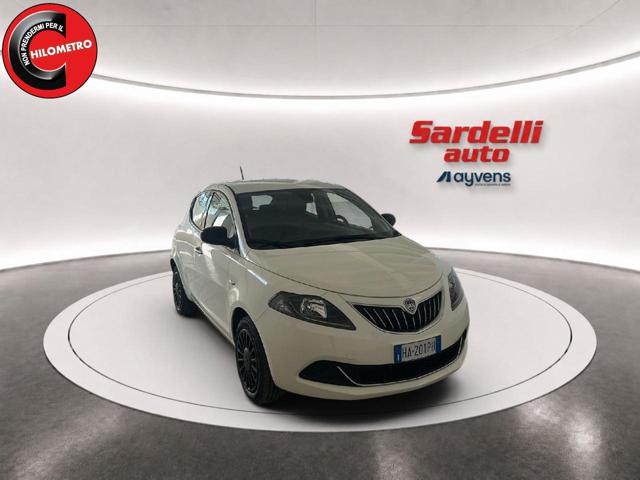 Lancia Ypsilon 1.0 FireFly 5 porte S&S Hybrid Ecochic Silver - foto 2 di 4