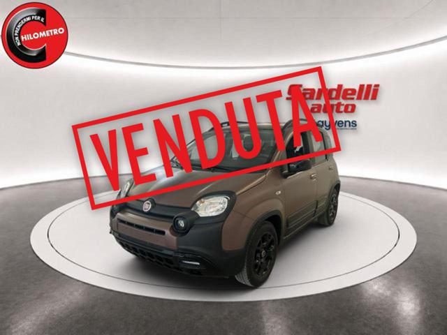 Fiat Panda 1.0 FireFly S&S Hybrid Trussardi, del 2020, 28.900 km, in vendita a San Vito Dei Normanni (BR)