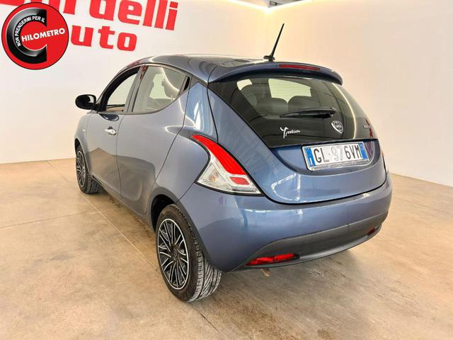Lancia Ypsilon 1.0 FireFly 5 porte S&S Hybrid Silver Plus - foto 3 di 4