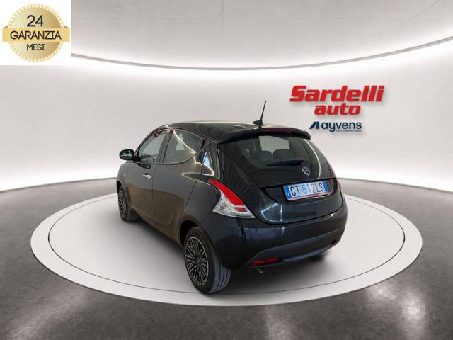Lancia Ypsilon 1.0 FireFly 5 porte S&S Hybrid Oro - foto 3 di 4