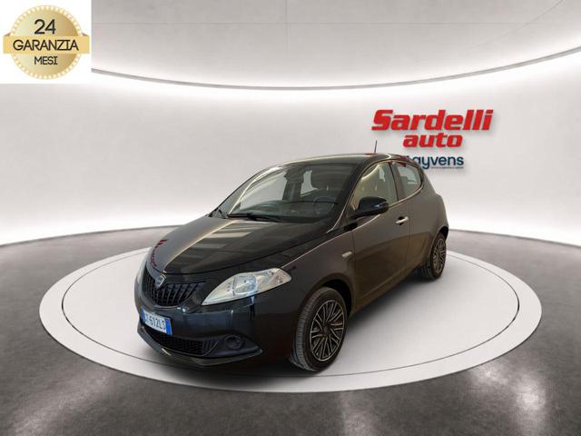 Lancia Ypsilon 1.0 FireFly 5 porte S&S Hybrid Oro, del 2024, 40.490 km, in vendita a San Vito Dei Normanni (BR)