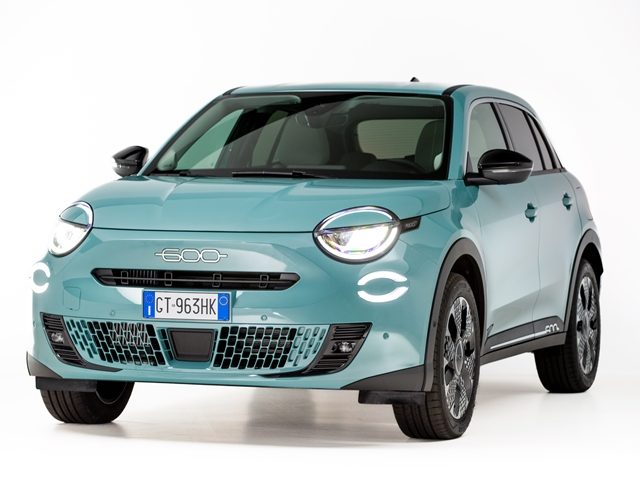 Fiat 600 Hybrid 110 CV DCT MHEV La Prima km 0 a BOLOGNA