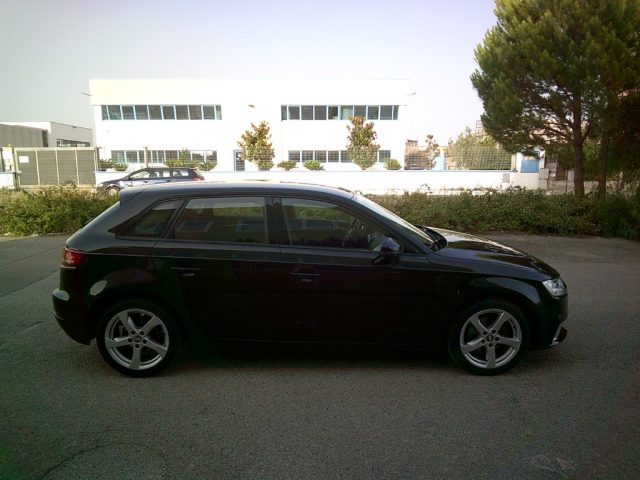 Audi A3 SPB 1.6 TDI 116 CV Sport - foto 4 di 4