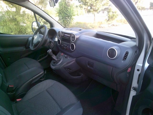 Peugeot Partner Tepee 1.6 HDi 90CV AUTOCARRO 5 POSTI, del 2010, 232.000 km, in vendita a Montemesola (TA)