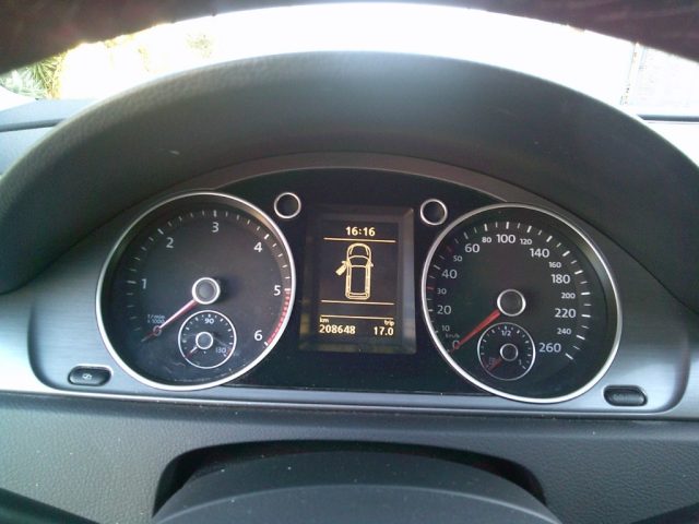Volkswagen Passat Var. 1.6 TDI Comfortline BM.Tech., del 2011, 208.000 km, in vendita a Montemesola (TA)