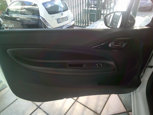 DS Automobiles DS 3 1.6 HDi 110 Sport Chic usato a MONTEMESOLA