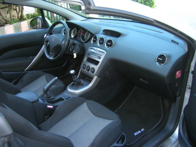 Peugeot 308 1.6 HDi 112CV CC Féline, del 2010, 193.000 km, in vendita a Montemesola (TA)