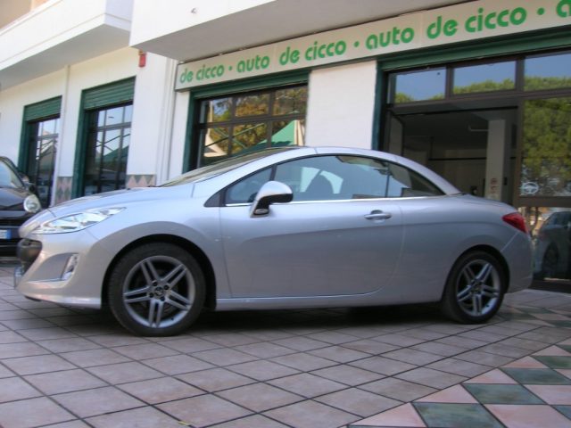 Peugeot 308 1.6 HDi 112CV CC Féline, del 2010, 193.000 km, in vendita a Montemesola (TA)