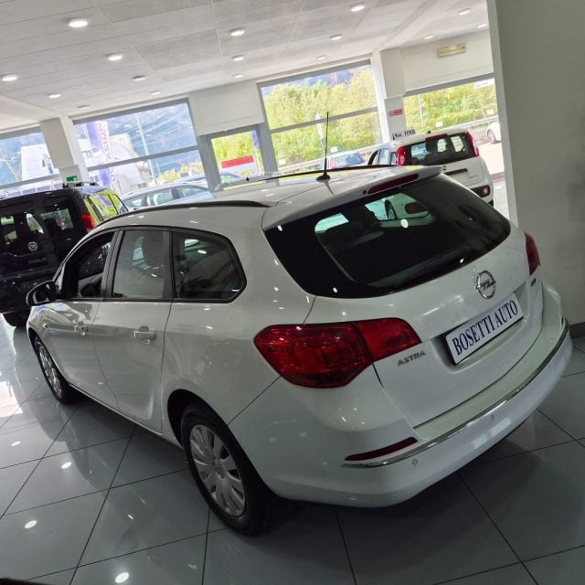 Opel Astra 1.6 CDTI - foto 4 di 4