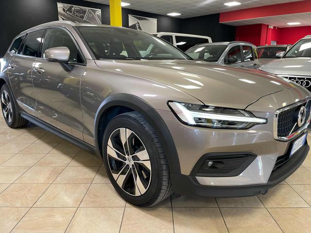 Volvo V60 Cross Country D4 AWD Geartronic *led/telecam/pelle* usato a BOZZOLO
