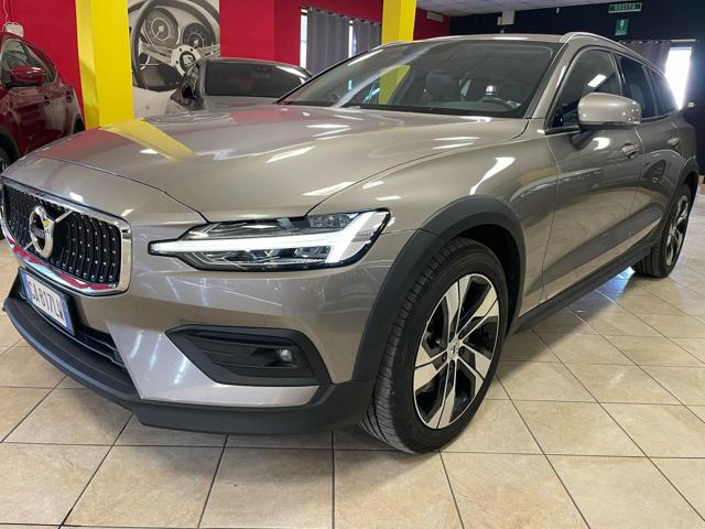 Volvo V60 Cross Country D4 AWD Geartronic *led/telecam/pelle* - foto 2 di 4