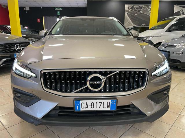 Volvo V60 Cross Country D4 AWD Geartronic *led/telecam/pelle* - foto 3 di 4