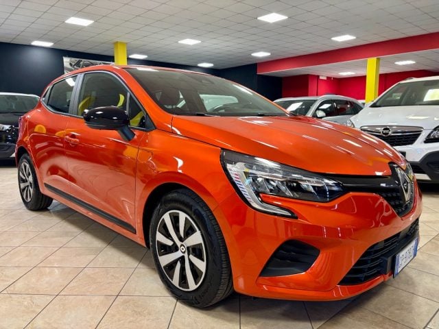 Renault Clio TCe 90 CV 5 porte OK NEOPATENTATO - UNIPRO, del 2023, 19.000 km, in vendita a Bozzolo (MN)
