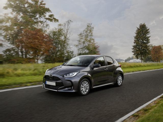 Toyota Yaris Mazda2 Hybrid 1.5 VVT e-CVT Full Hybrid Electric S, del 2023, 45.000 km, in vendita a Bozzolo (MN)