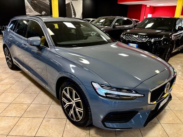 Volvo V60 B4 (d) automatico Core UNIPRO - KM CERTIFICATI, del 2023, 89.000 km, in vendita a Bozzolo (MN)