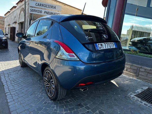 Lancia Ypsilon 1.0 FireFly 5 porte S&S Hybrid Gold - foto 2 di 4